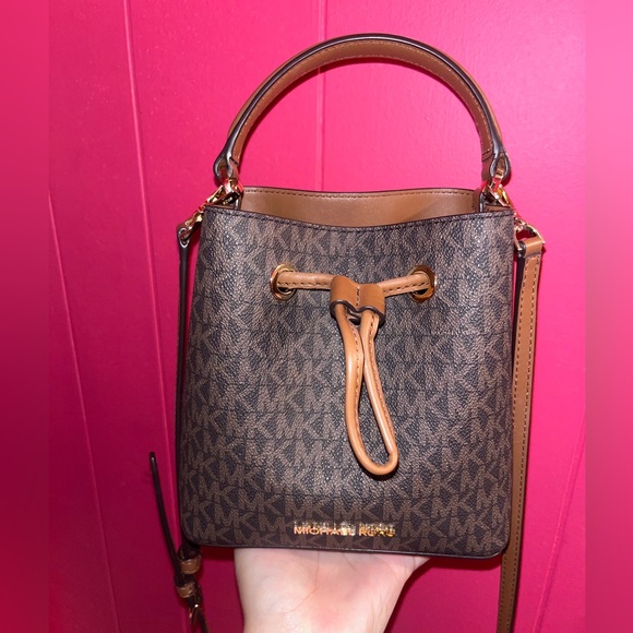 Small Michael Kors bag - Picture 1 of 5